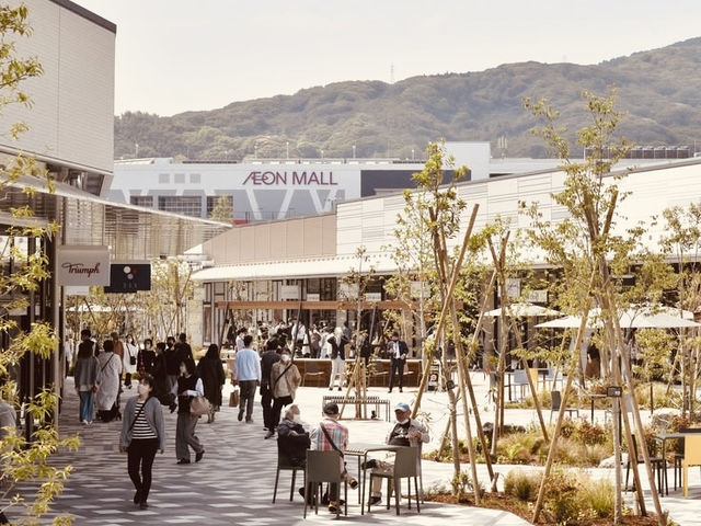 Solo Traveler's Guide to Kitakyushu: Fukuoka's Industrial Charm Meets Natural Beauty** 🏭🌉