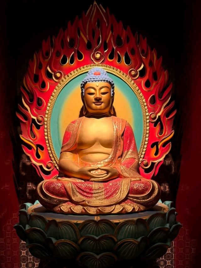 A Quiet Pause in the Heart of Chinatown Buddha Tooth Relic Temple