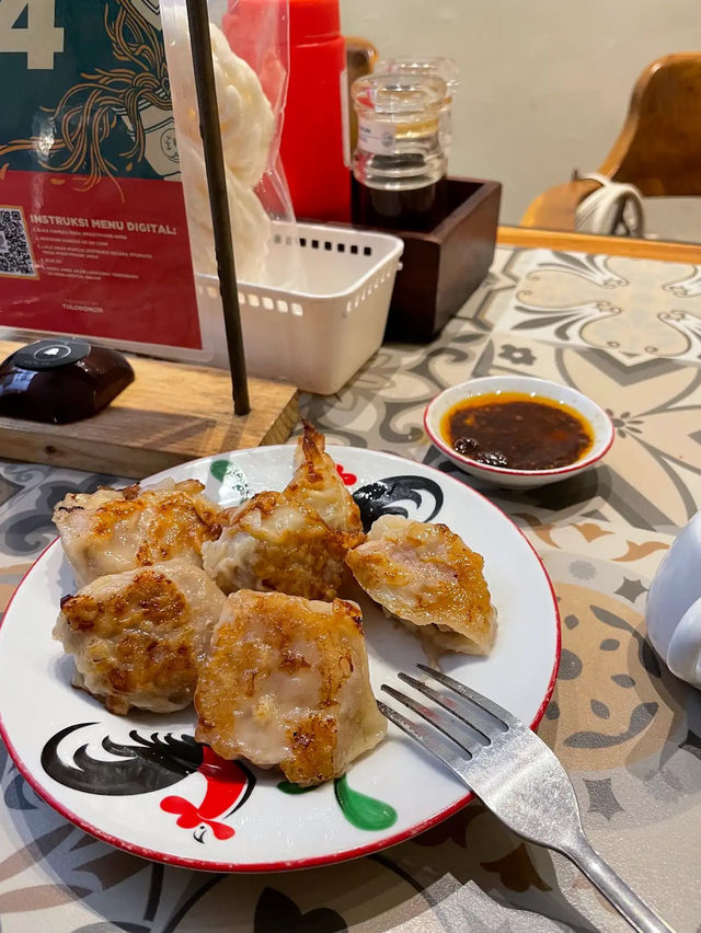 SEDJUK: Jakarta’s Viral Noodle Café with Sou