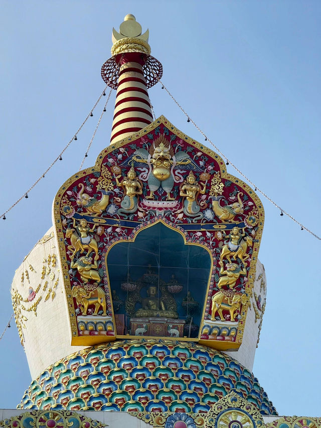 【ネパール・ルンビニ Great Drigung Lotus Stupa】チベット仏教の精髄が宿る鮮やかな寺院
