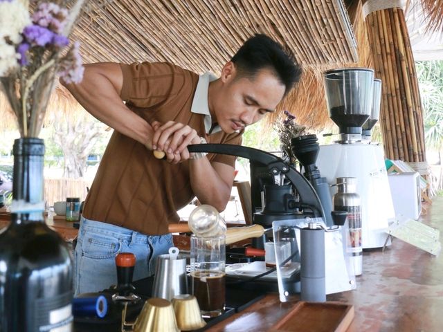 Holiday Specialty Coffee and Beach Bar 