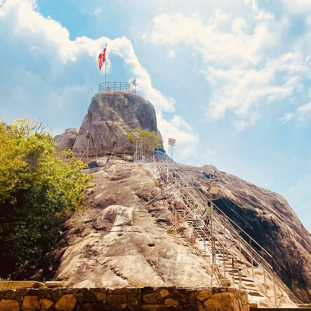 🌄✨ *Mihintale: Sri Lanka’s Sacred Mountain of Buddhism* 🏛️🙏 🌄✨ *Mihintale: Sri Lanka’s Sacred Mountain of Buddhism* 🏛️🙏
