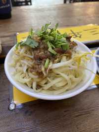 沙鹿人的私藏口袋名單：拉仔麵 + 月見豬油飯，一口吃回學生時光🍜🍳 