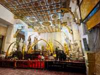 Explore the Historic Sri Dalada Maligawa Temple in Kandy, Sri Lanka
