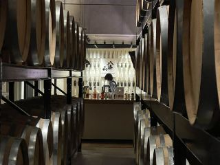 Niigata Hakkaisan Snow Room... plus delicious lunch.
Visits to the snow room must be booked. The wine of Hakkaisan is famous for its refrigerant maturation. You can try it on site for three years of maturation. Feel great, but came here, to buy a bottle of eight years of mature ah, although there is no tasting, but thought three years is so good to drink, eight years sure 👍, to buy a bottle home, there are many wine glasses for sale, even skin care products 👍
After visiting the snow room we walked to the other side for lunch, often there are actually many restaurants at the top of the hill, eventually we went for lunch. Really a good choice, the CP value is very high. After eating, we went up to the Cafe above to have a look. There is a beer brewery inside. Full glass visible. I lost 3 hours while walking.
However, Bahaishan has a good environment and is worth a walk.
