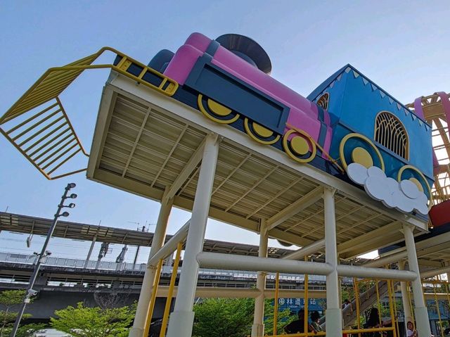 讓愛與歡笑共融的魔法樂園#「飛天小火車」共融遊樂園-屏東縣林邊鄉 讓愛與歡笑共融的魔法樂園#「飛天小火車」共融遊樂園-屏東縣林邊鄉