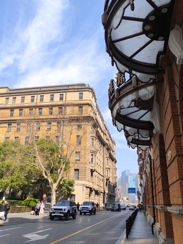 ตึกในย่านฮิตเซี่ยงไฮ้ 🏙️ The Bund กลางวันสวยสะกด! ตึกในย่านฮิตเซี่ยงไฮ้ 🏙️ The Bund กลางวันสวยสะกด!