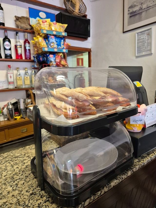 🥪 항구 사람들과 함께 마시는 커피, Bar La Payesa 🥪