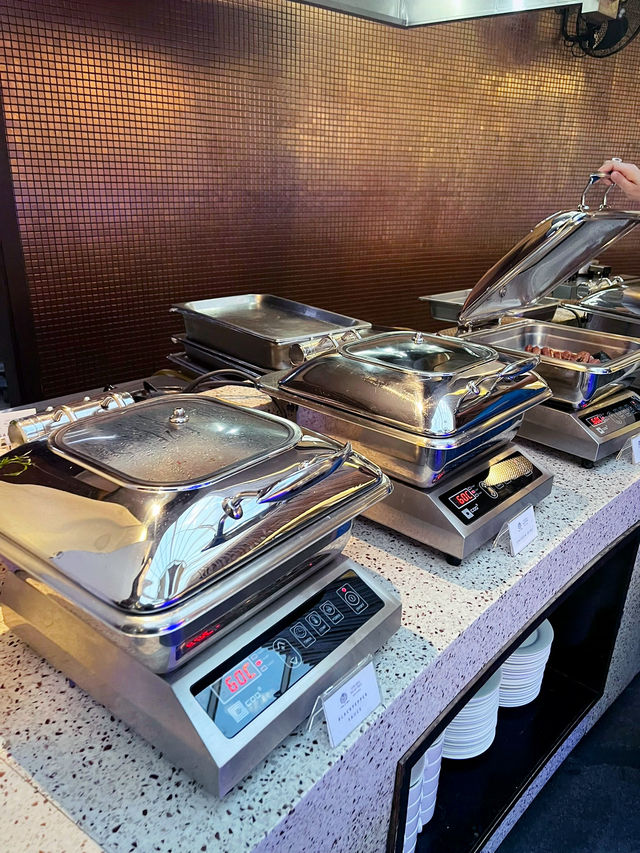 Sunset Dining Delight: Buffet Experience at Bila Bila Restaurant