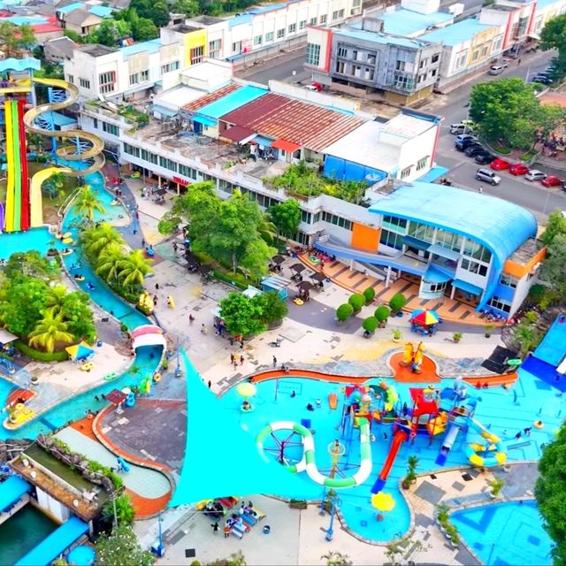 The Ultimate Splash Day at Waterpark Top 100 Batu Aji, Batam! 💦🌴