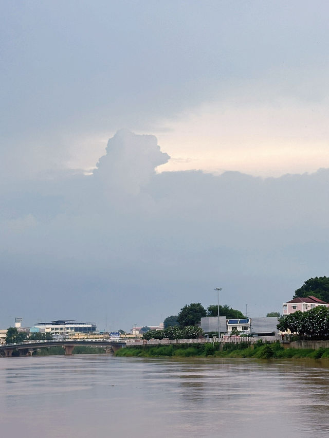 เดินชิลๆ ริมแม่น้ำน่าน เมืองพิษณุโลก
