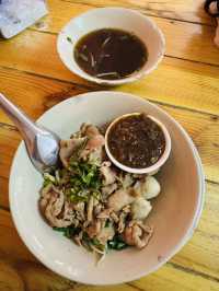 เตี๋ยวเรือต่อชาม อิ่มครบจบในร้านเดียว