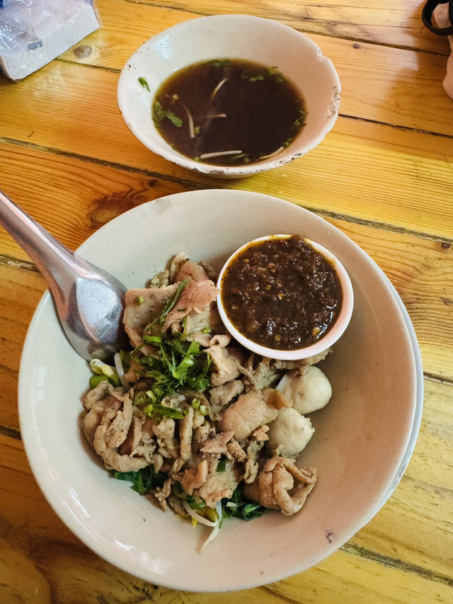 เตี๋ยวเรือต่อชาม อิ่มครบจบในร้านเดียว เตี๋ยวเรือต่อชาม อิ่มครบจบในร้านเดียว
