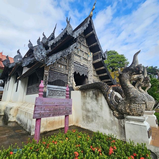 ตามรอยเท้า หลวงปู่มั่น ภูริทตฺโต จารึกในถิ่นล้านนา ตามรอยเท้า หลวงปู่มั่น ภูริทตฺโต จารึกในถิ่นล้านนา