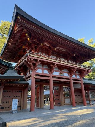 히카와 신사에서의 고요한 산책, 2,000년 역사의 영적인 보석