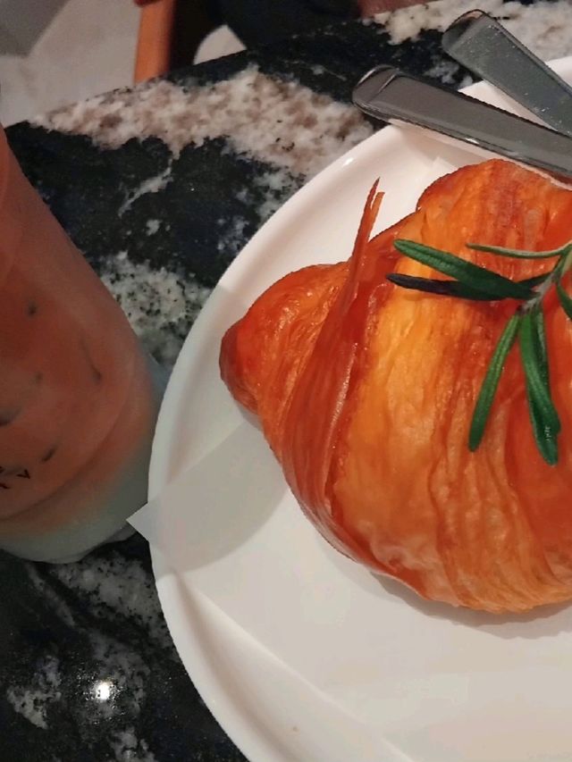 คาเฟ่สไตล์ชิโนโปตุกีสแบบโมเดิร์น