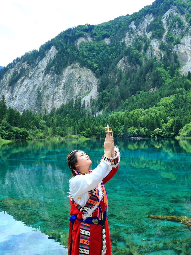 Wearing Tibetan Attire 👘in the Fairyland of Jiuzhaigou