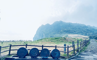 제주도에 위치한 유네스코 세계문화유산, 성산일출봉은 장엄한 화산 분화구입니다 🌋✨ 🇰🇷