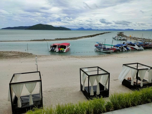 The Beach Samui เกาะสมุย