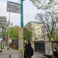 A shortcut through Peterskirchhof 