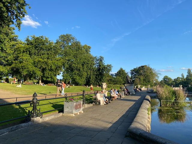 Italian Gardens: A Tranquil Oasis in London 🌸⛲ 
