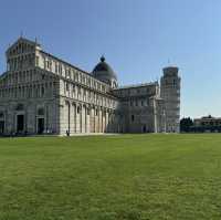 The Leaning Tower of Pisa : Effortlessly Tilted