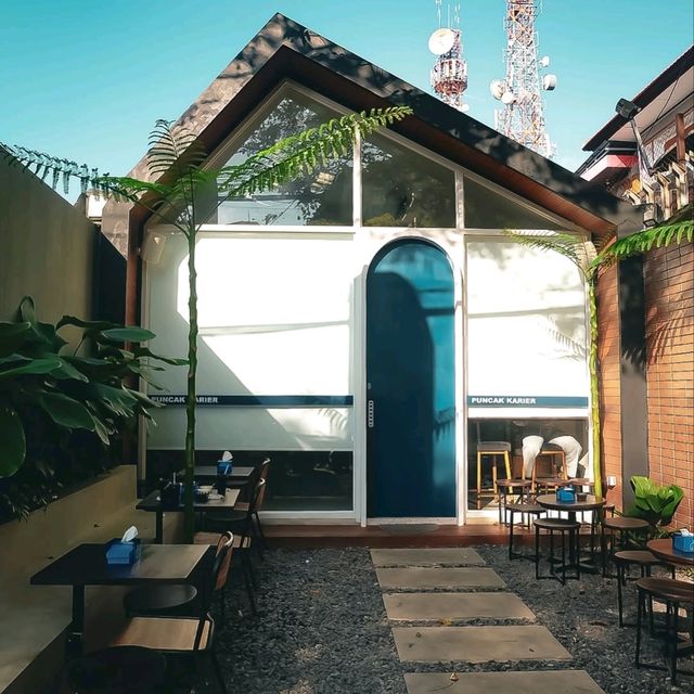 PUNCAK KARIER