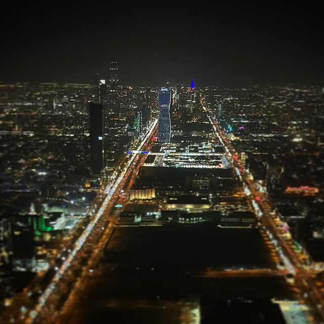 Sky-High Wonders: The Kingdom Tower Sky Bridge Experience 🌆✨