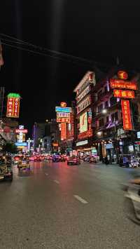 Late-Night Bites in Bangkok’s Chinatown: A Street Food Paradise 🍜🌙