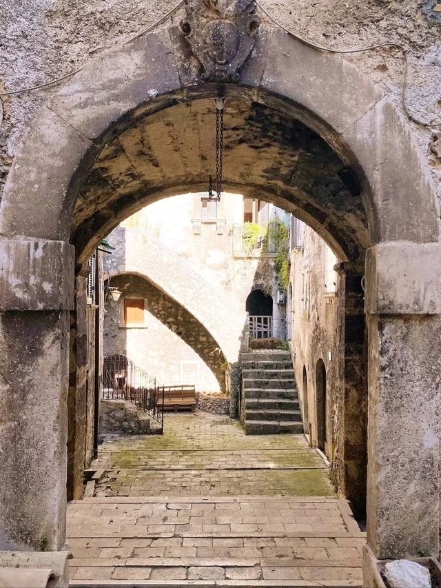 🏔️ City of Quiet Resilience – L’Aquila, Italy