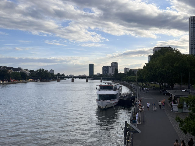 Budget Budget Budget Frankfurt Trip – Trust