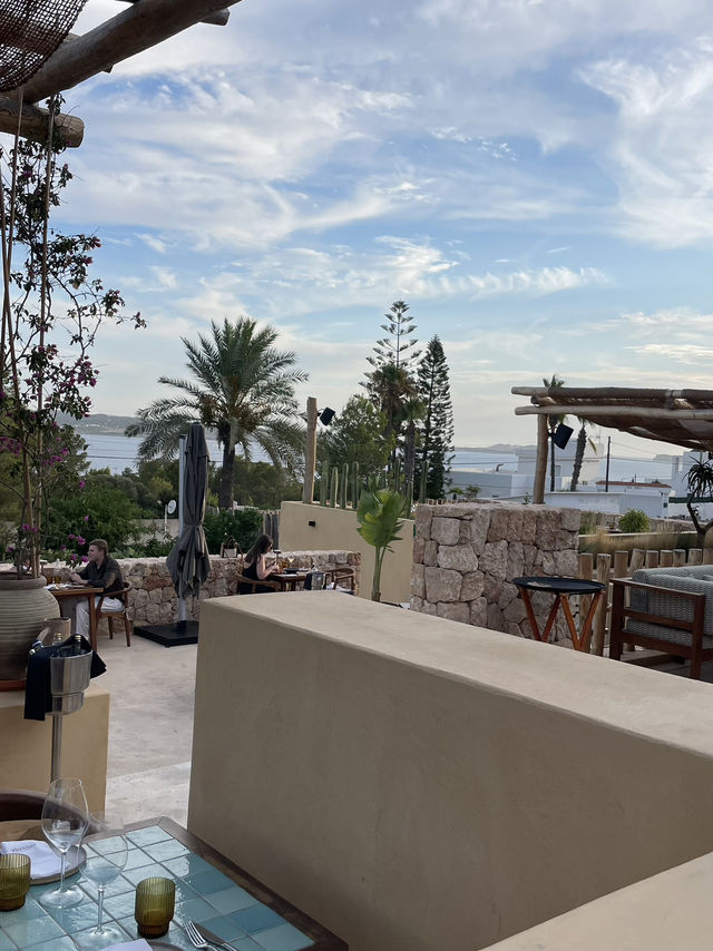 🍷 รีวิว Madunia Ibiza ทานอาหารท่ามกลางธรรมชาติ
