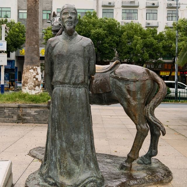 Art by the Water: Riverside Statues of Yushan 🎭🌊🏞️