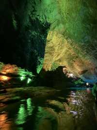 Пещера Желтого дракона обязательна к посещению