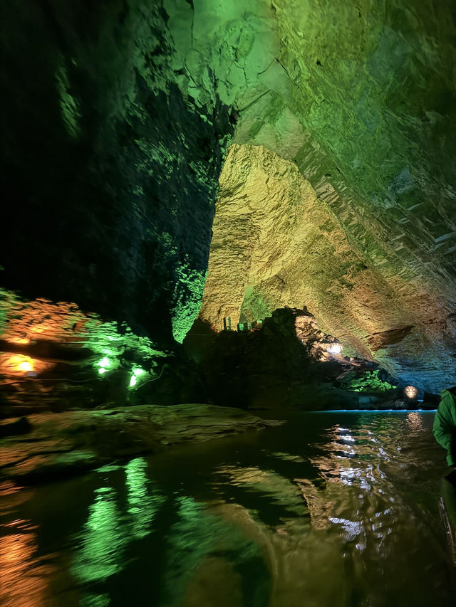 Пещера Желтого дракона обязательна к посещению