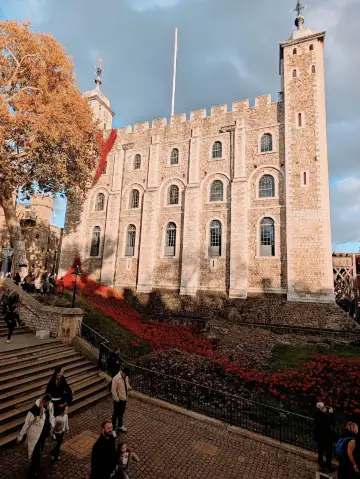 🍂 Tower of London: Autumn Among Ancient Walls 🏰