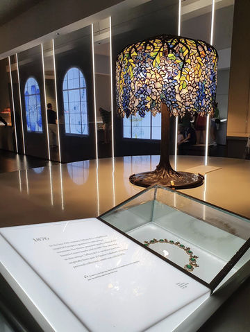 ✨ Saatchi Gallery – A Journey Through Modern Creativity 🎨✨ ✨ Saatchi Gallery – A Journey Through Modern Creativity 🎨✨