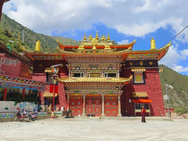 草壩上的寺廟——棒託寺