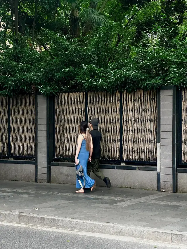 A person strolling in Shanghai | Recommended citywalk routes