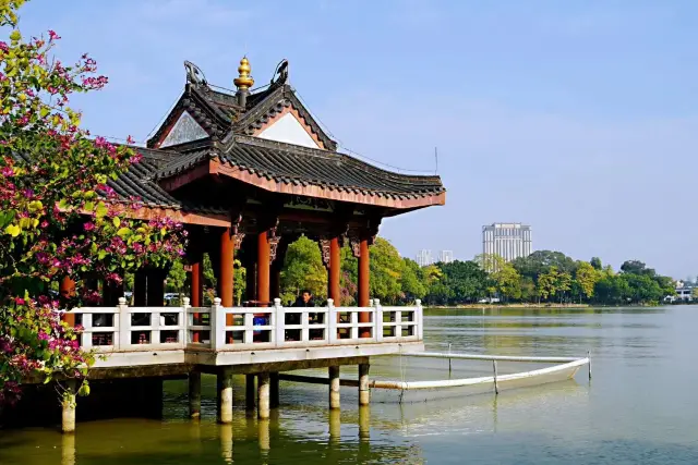 This city lake, comparable to the West Lake in Hangzhou, is worth a visit