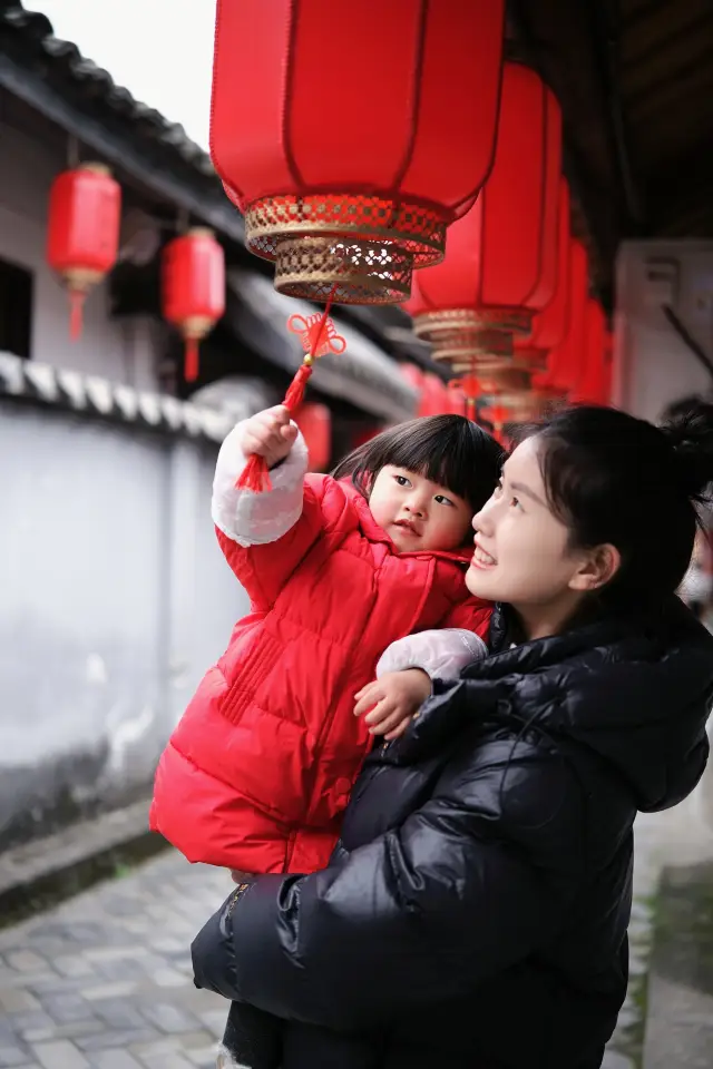 สายต้นของเทศกาลสงกรานต์· ฉลองปีใหม่ที่ Langzhong