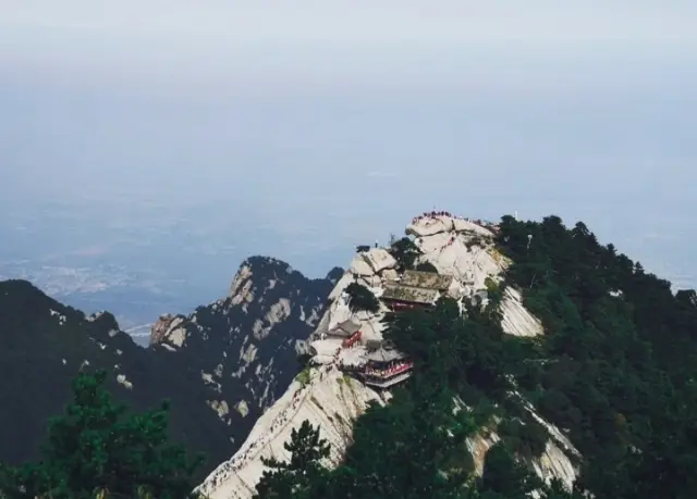 Mount Hua Challenge: A Memorable Experience of Spiritual Purification and Scenic Beauty