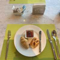 럭셔리한 코스식 호텔 조식 <Oakroom breakfast>