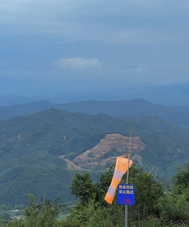 廣東小眾景點山頂大草坪好治癒