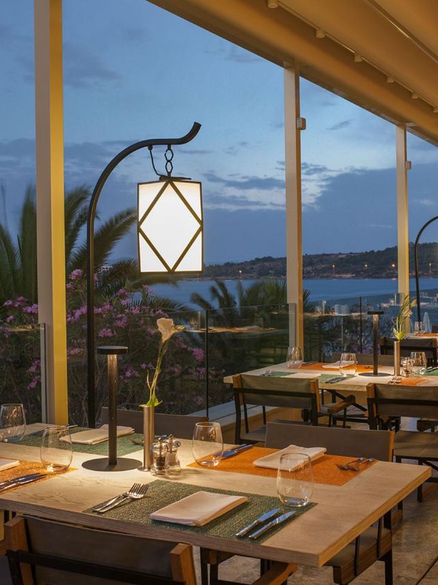 🌟🏨 Ayvalık's Hidden Gem: Murat Reis Otel 🌊