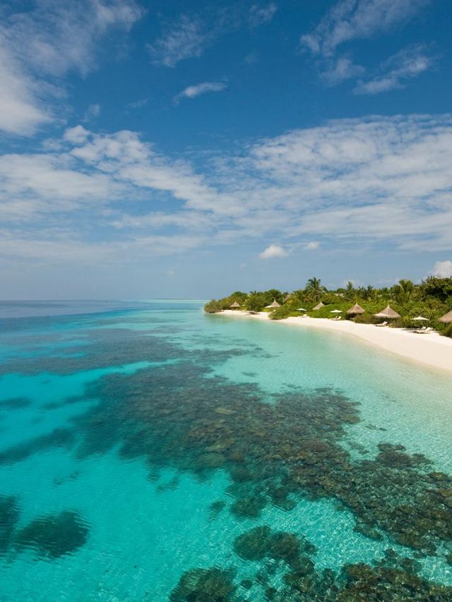 🌴 Maldives Magic: Luxe Stays & Pristine Beaches 🏖️✨