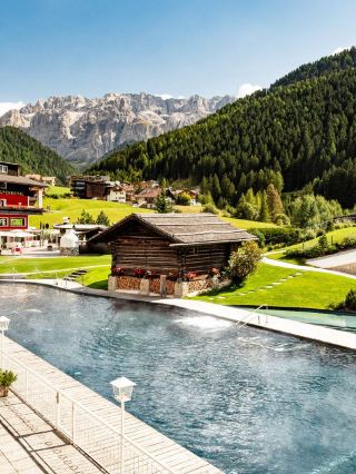 🏔️ Selva di Val Gardena's Luxe Stay: Alpenroyal 🌟