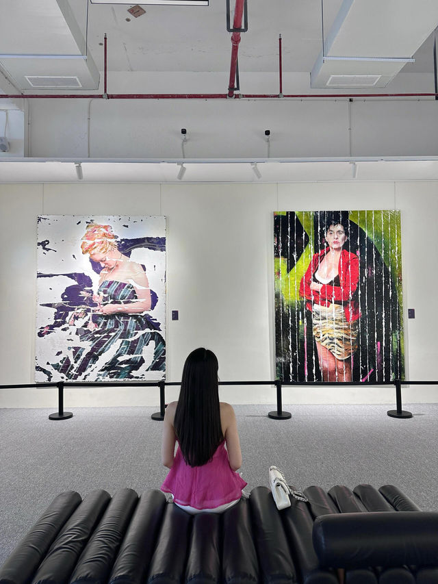 貴陽看展｜利塔•卡貝魯特《凝視之光》。