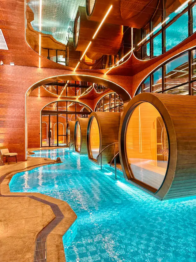 成都度假酒店天花板。