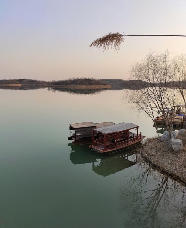 秋韻馬踏湖：金風玉露中的美食與盛景。